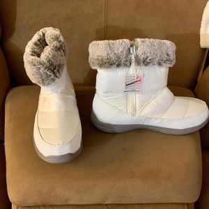 NWT Everlast Size 7 White Winter Ankle Boots